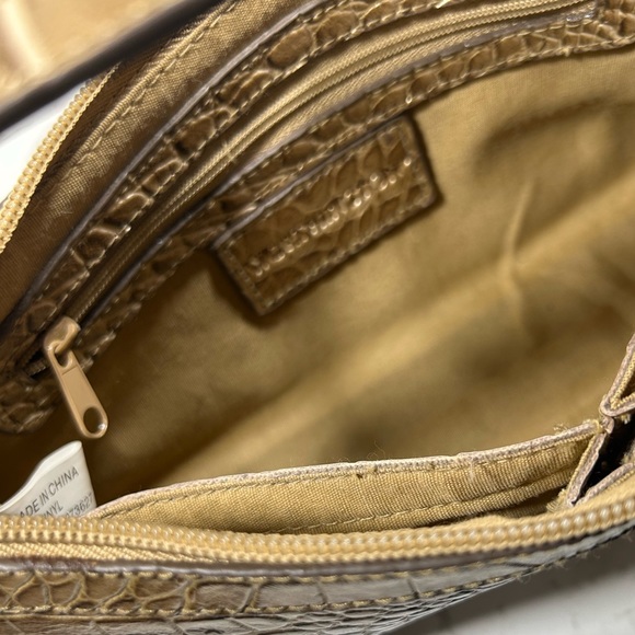 Vintage Worthington Gold Faux Alligator Print Small Shoulder Bag With Strap. - Picture 4 of 5